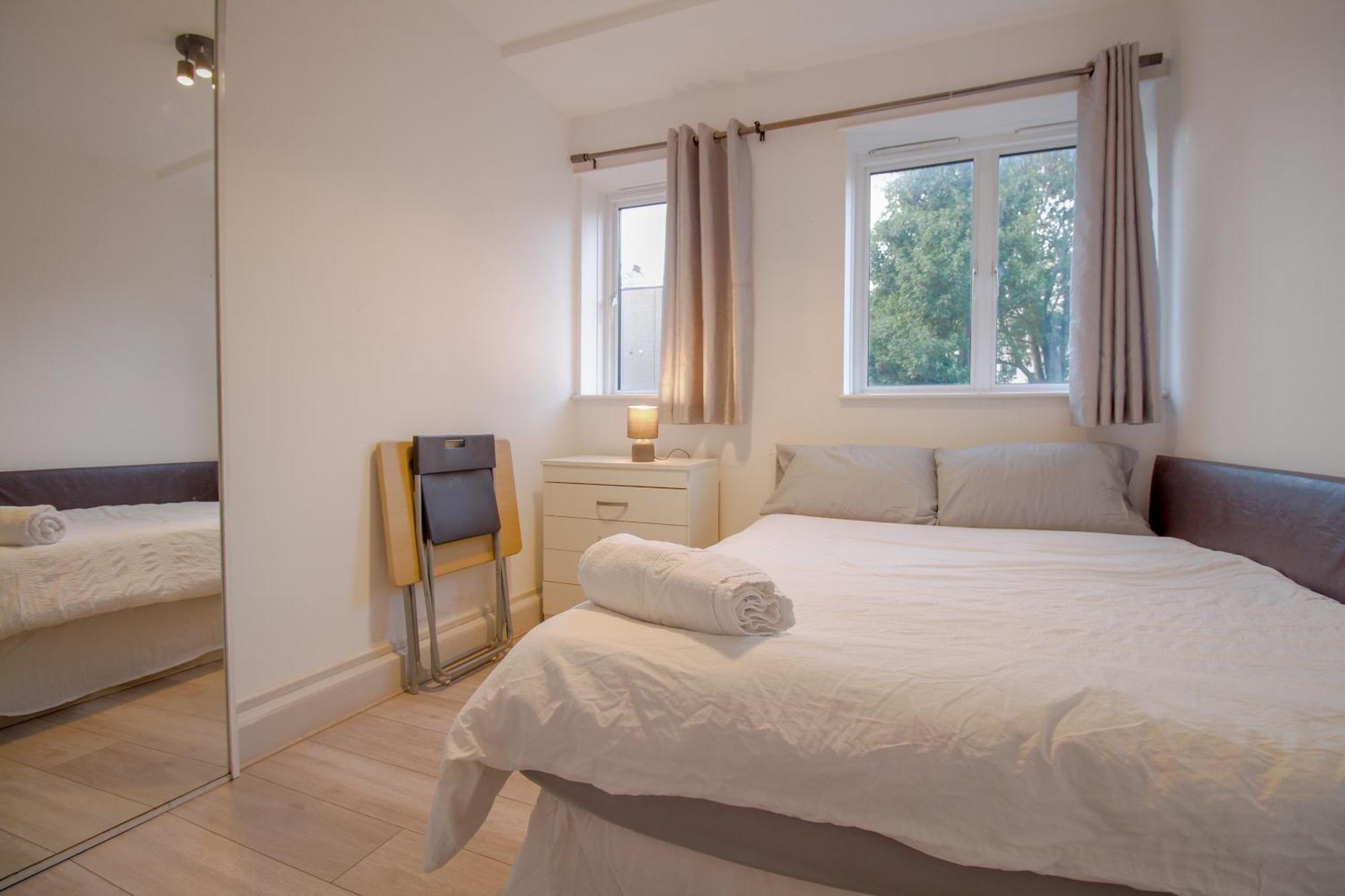 Modern Spacious 4-bed House * London