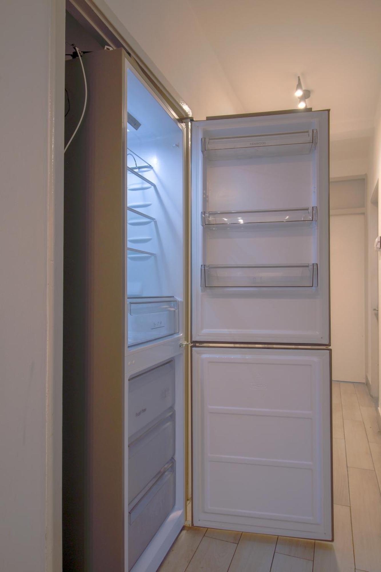 Modern Spacious 4-bed House Apartment *