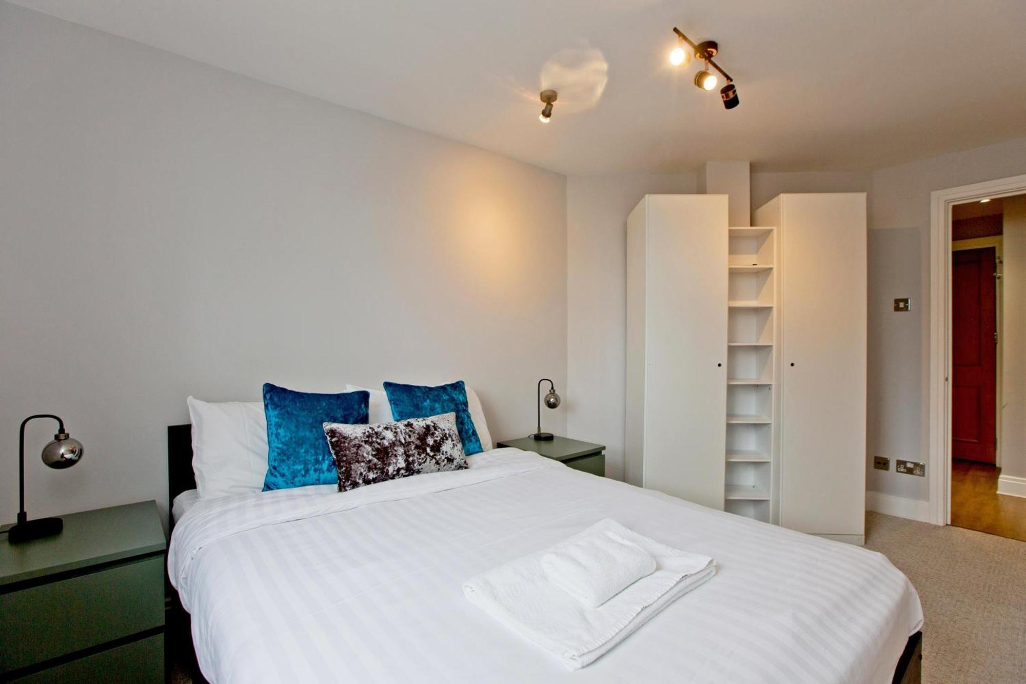 Stylish 2bed Riverside With A Balcony Apartamento Londres