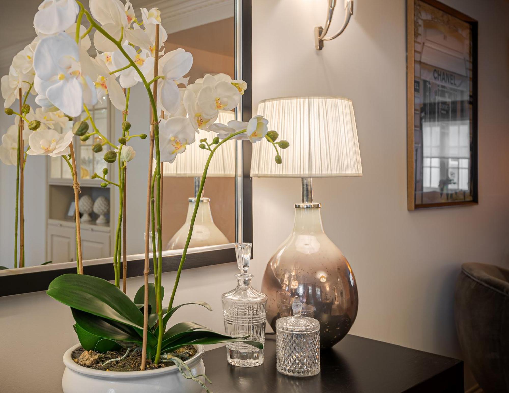 Luxury Belgravia 3br House With Skylights, Ac And Garage Parking *