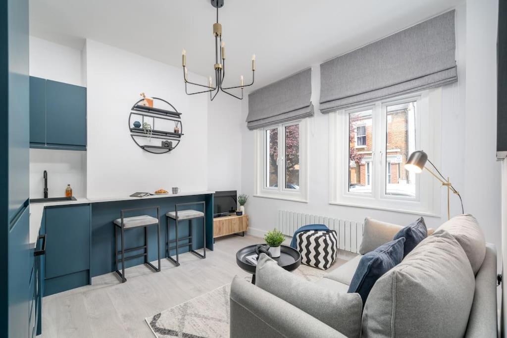 Apartamento 3 Bed New House ! Perfect Location- 5 Minutes From Tube Station *