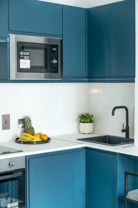 3 Bed New House ! Perfect Location- 5 Minutes From Tube Station Londres