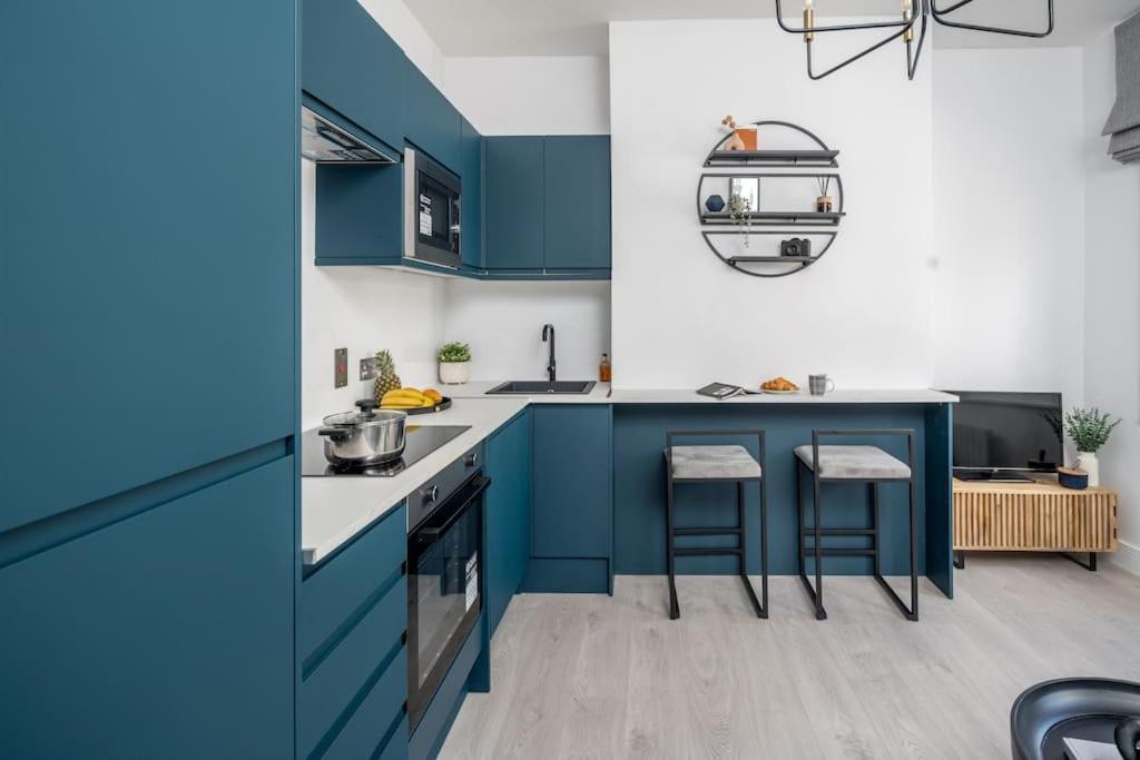 3 Bed New House ! Perfect Location- 5 Minutes From Tube Station Apartamento