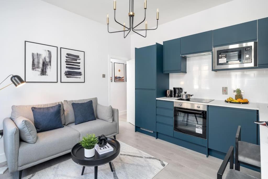 3 Bed New House ! Perfect Location- 5 Minutes From Tube Station Apartamento *