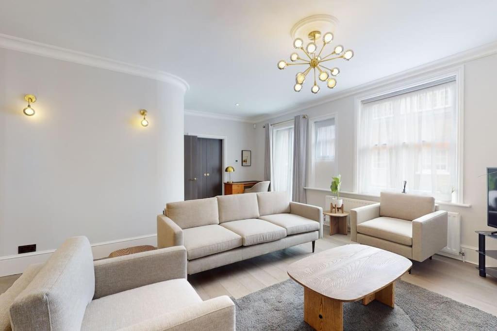 Amazing Newly Refurbished Mews House In W1 Apartment