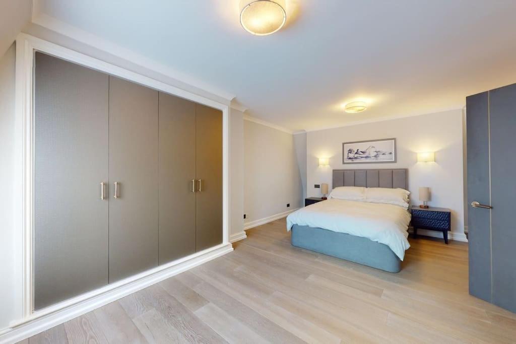 Amazing Newly Refurbished Mews House In W1 Apartment *
