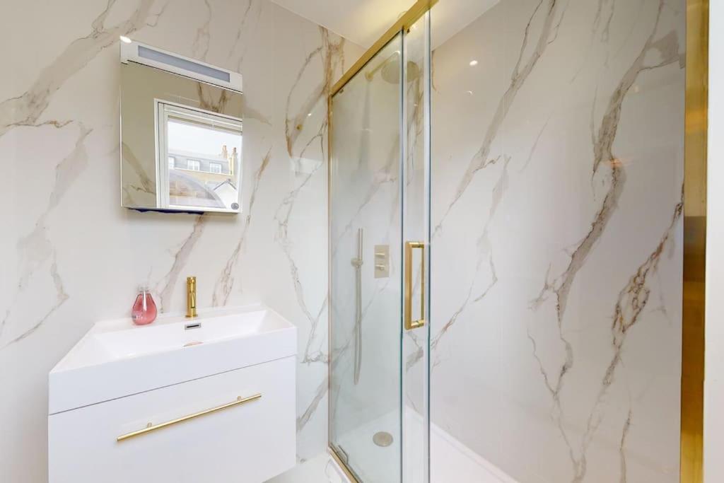 Apartment Amazing Newly Refurbished Mews House In W1 London