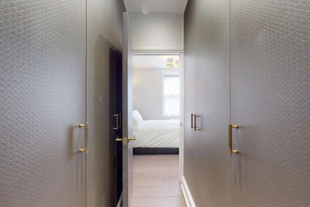 Amazing Newly Refurbished Mews House In W1 Apartment