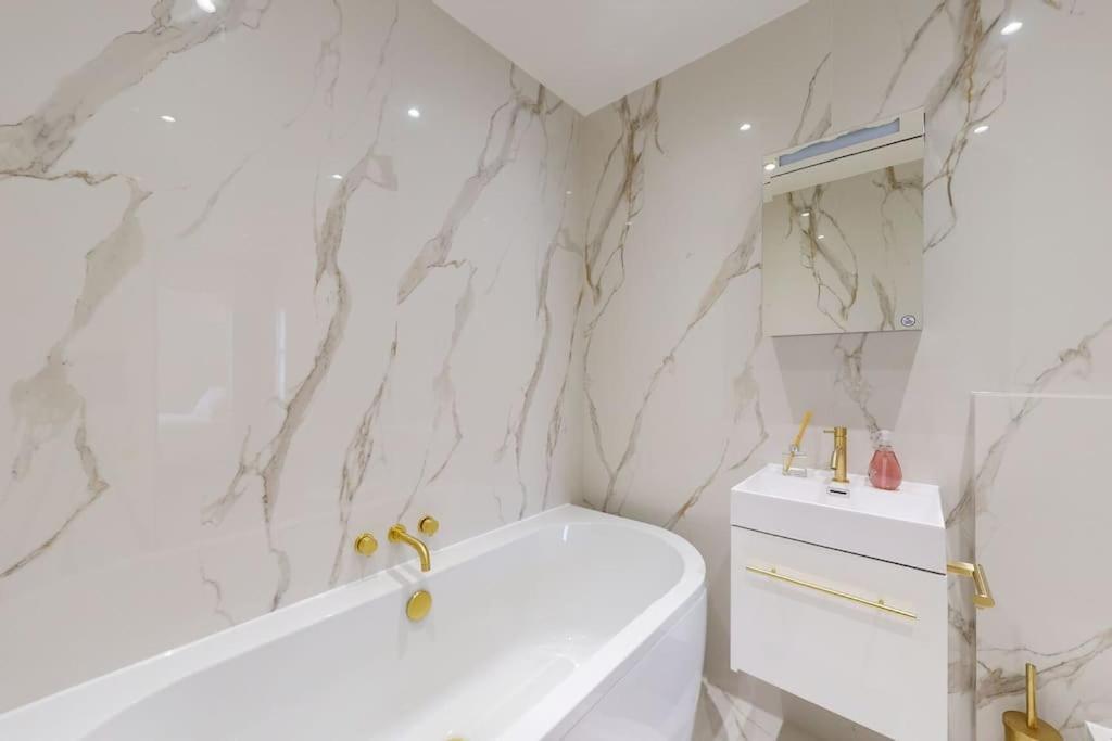 Apartment Amazing Newly Refurbished Mews House In W1 London