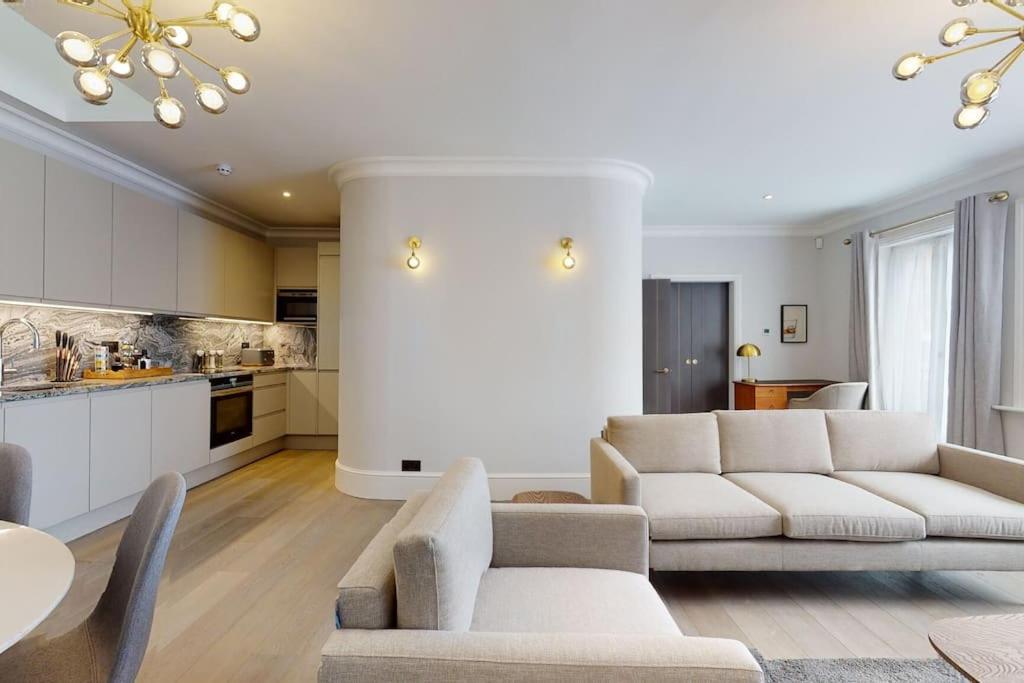 Amazing Newly Refurbished Mews House In W1 Apartment