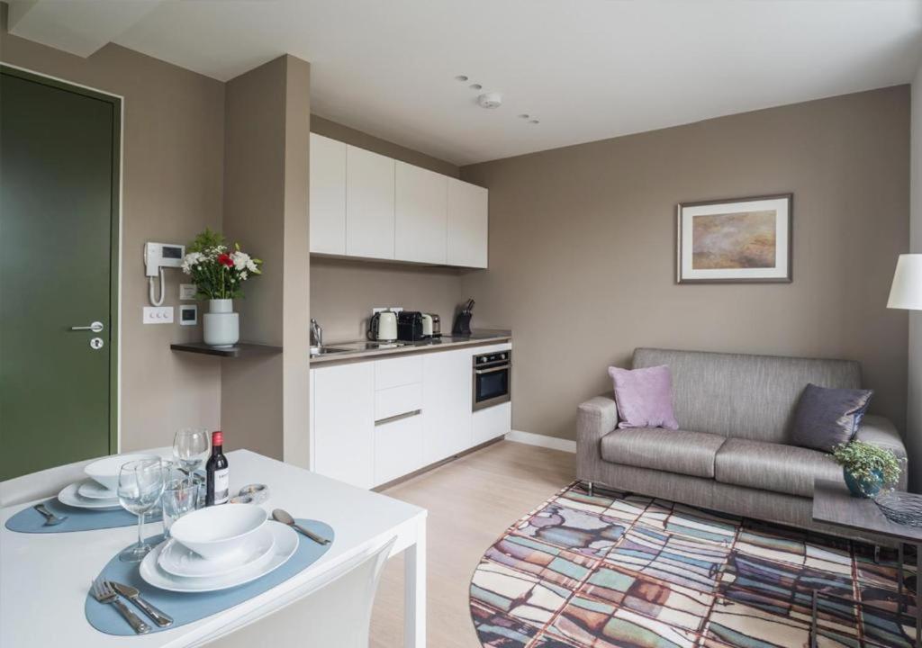 Wells Court By Aeria London