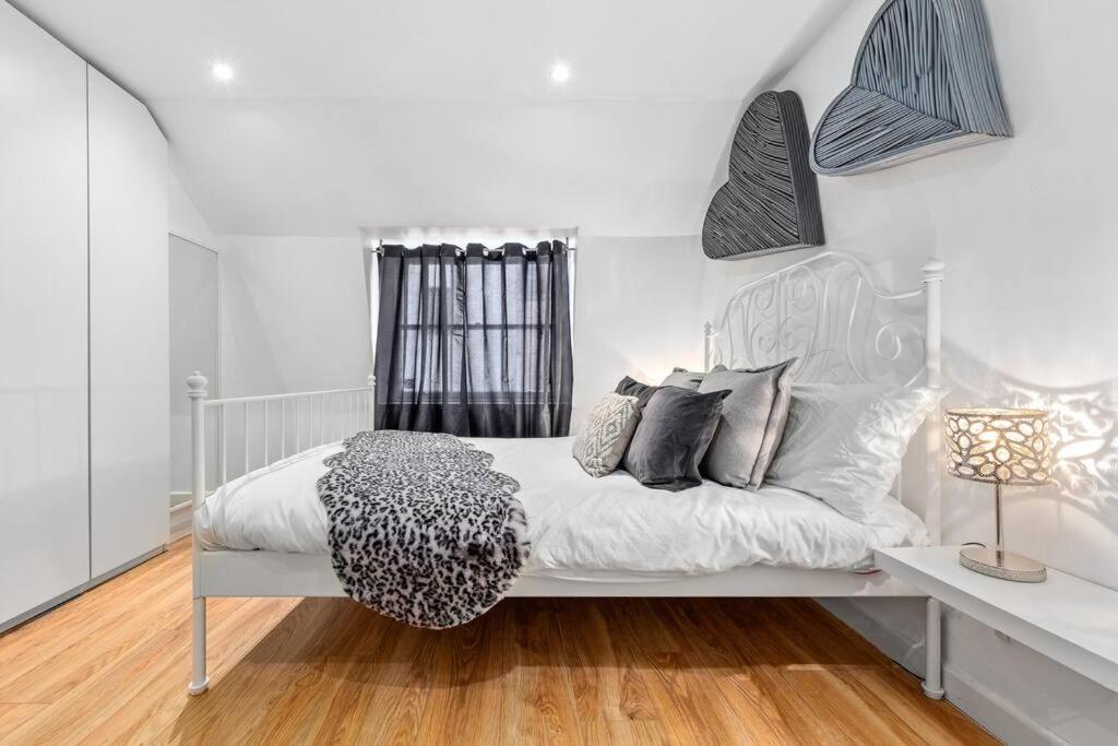 3 Bdr Flat In Mayfair Haymarket Central Hy4 Apartment London