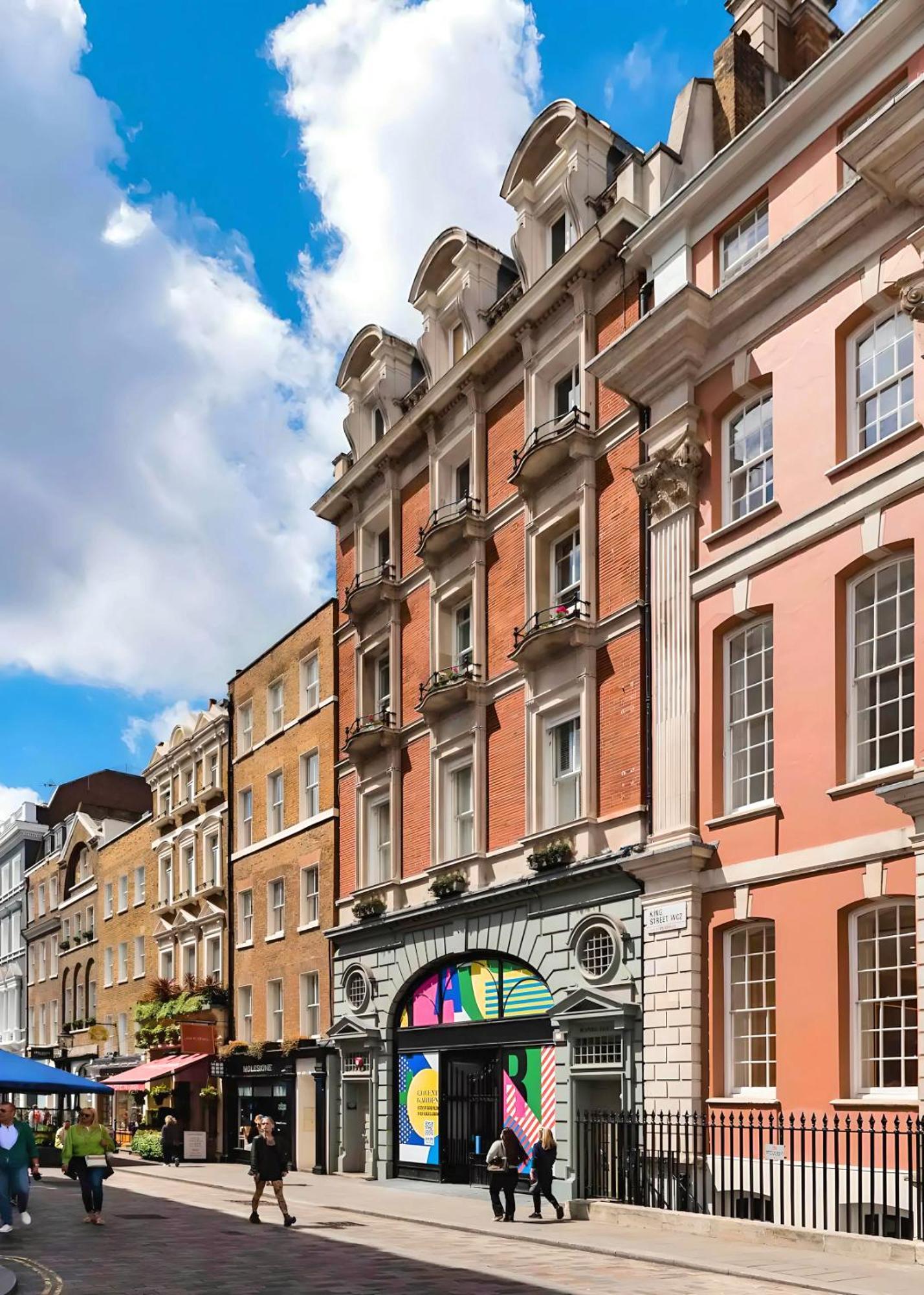 Welcome - At The Piazza! * Londen