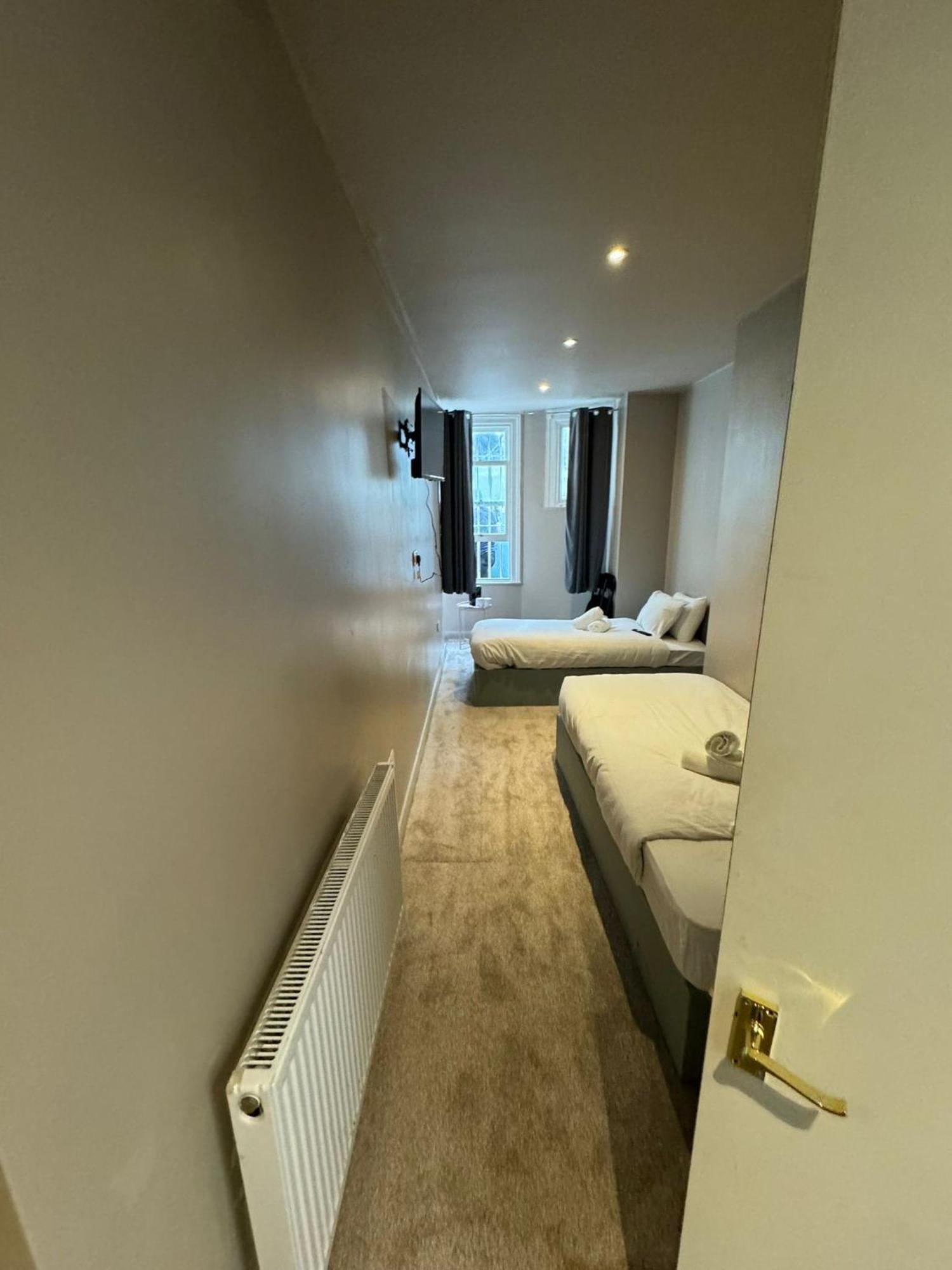 Amsterdam Hotel 2*