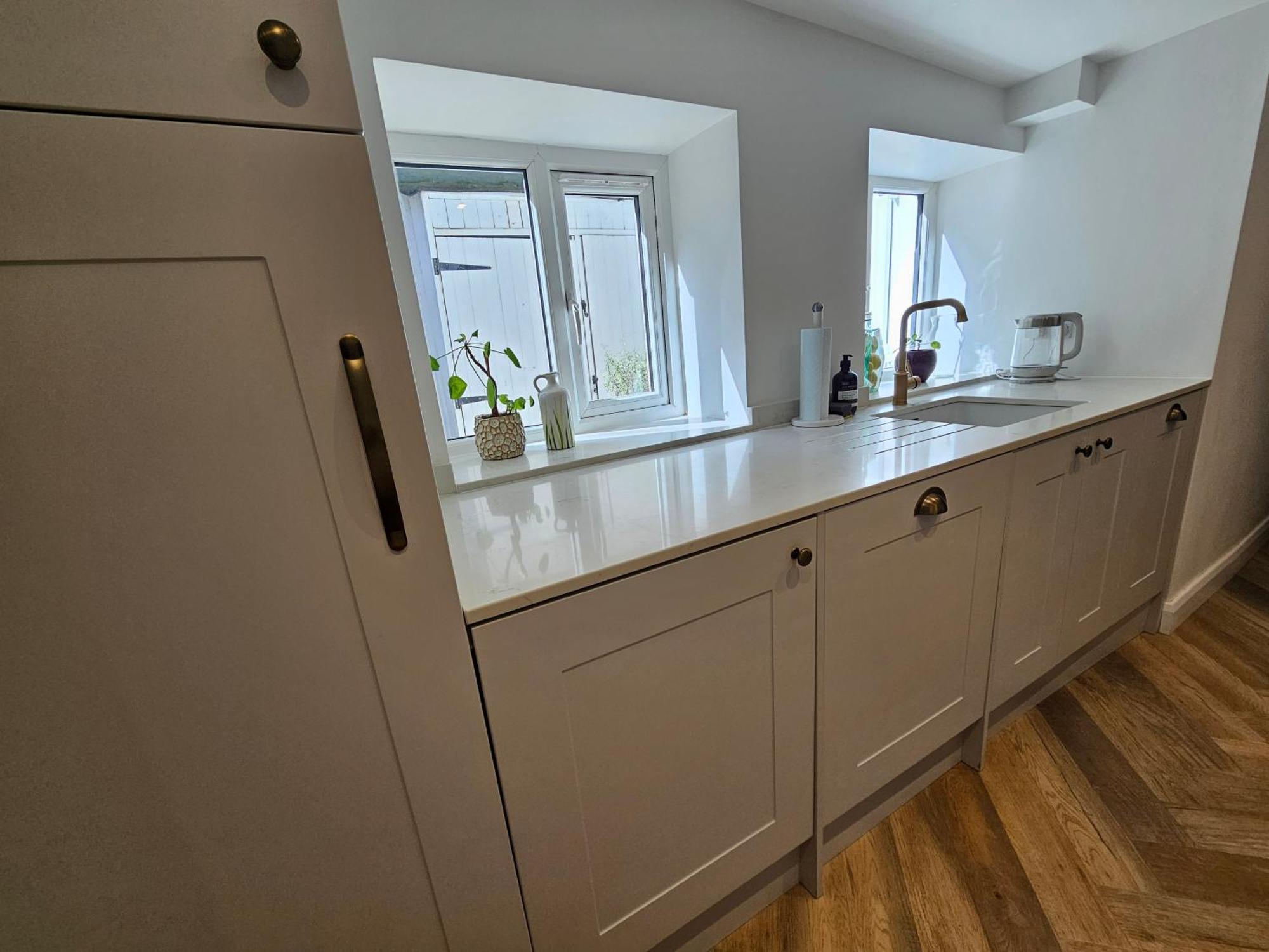 Spacious & Renovated 1-Bed Garden Flat In London London