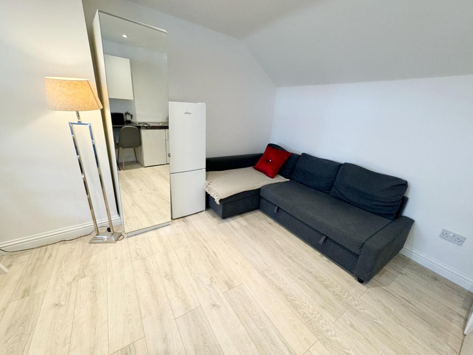 Flat C Earlsfield Apartment London