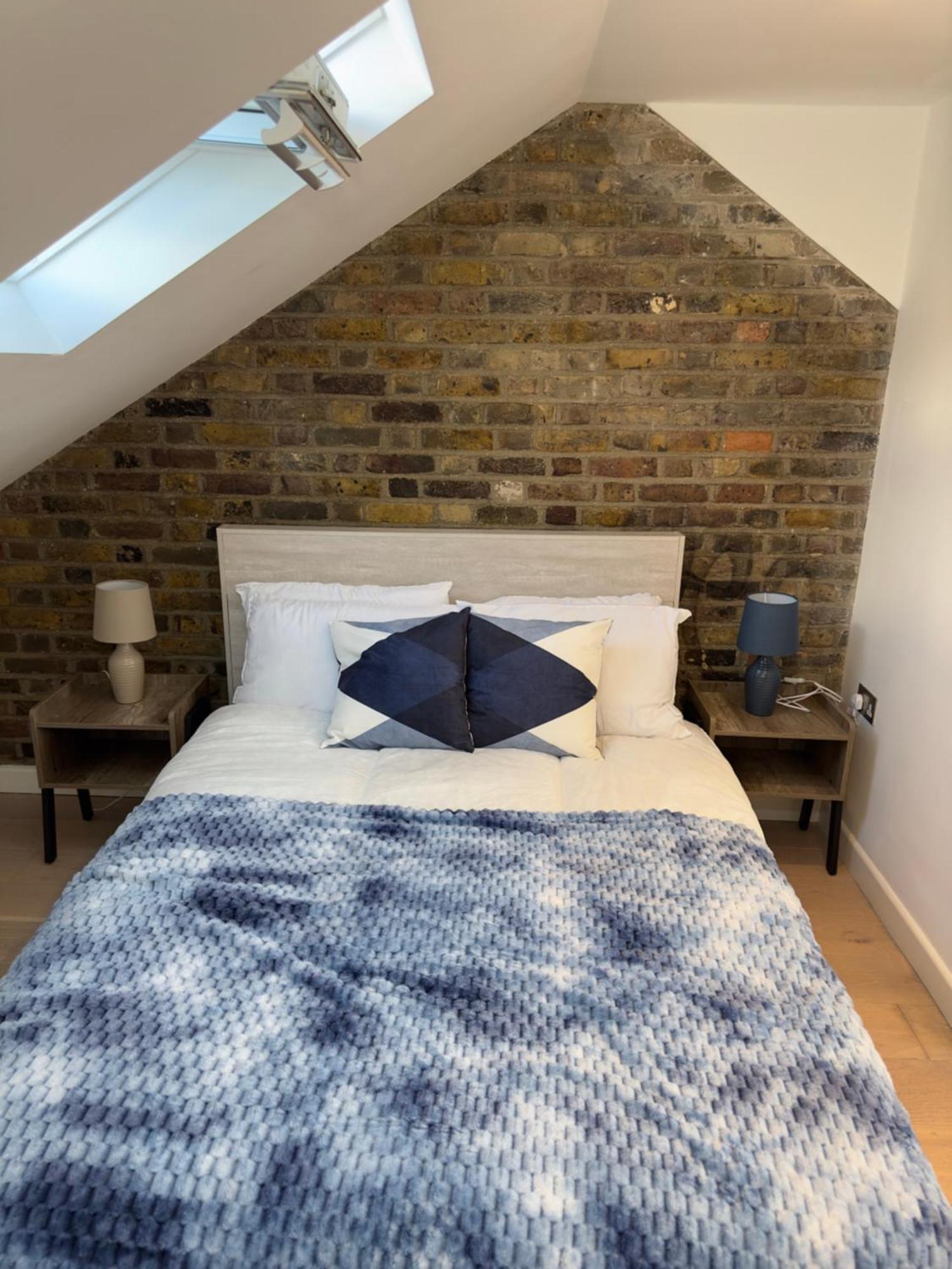 2-bed, 2-bathroom Split Level Flat In Hackney With 2 Balconies Londen