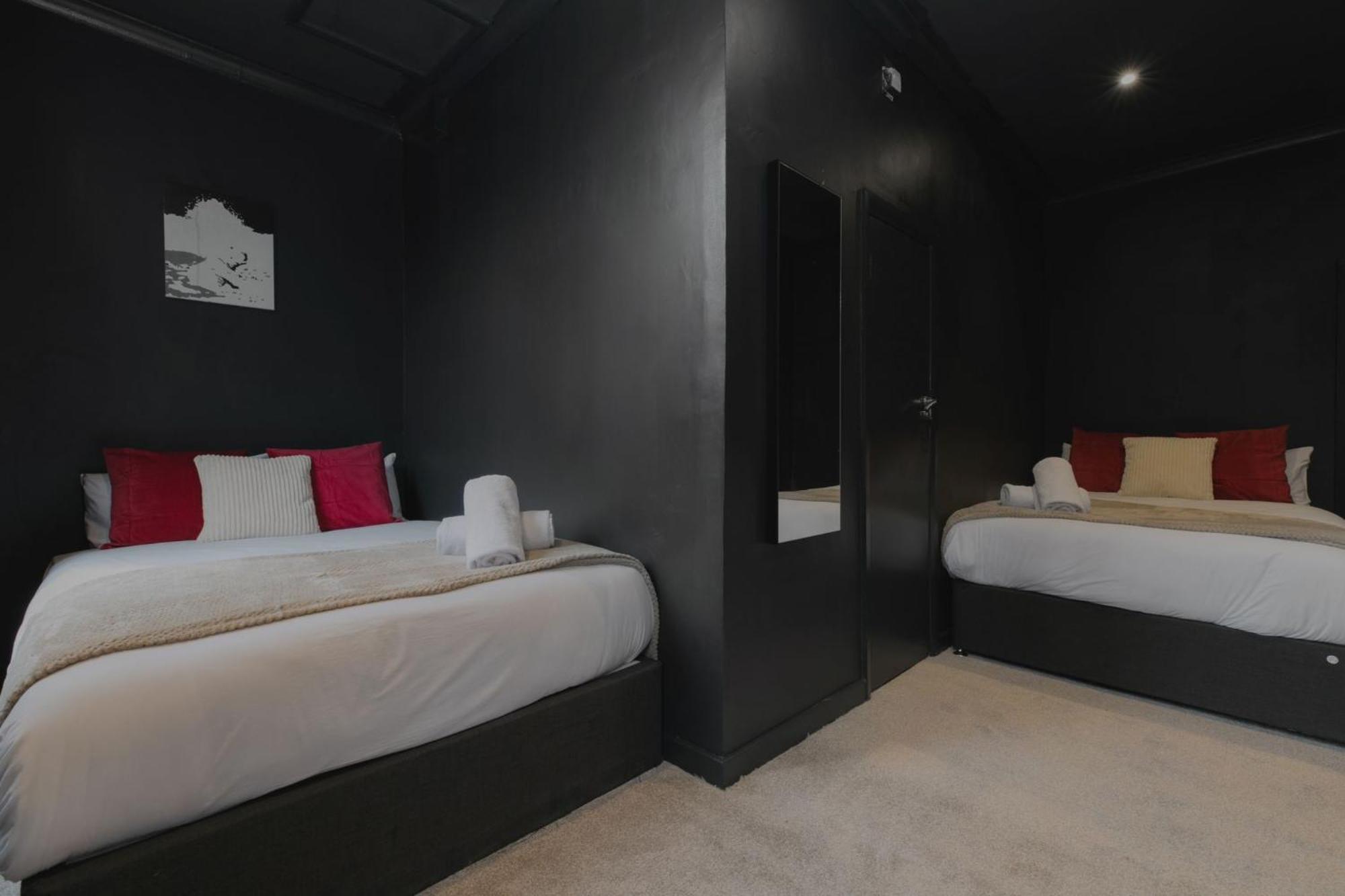 Amsterdam Hotel 2*