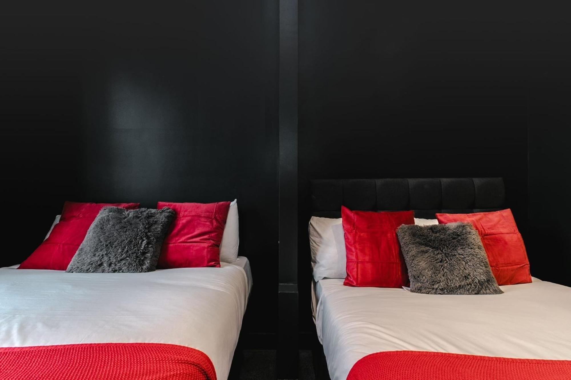 Amsterdam Hotel 2*