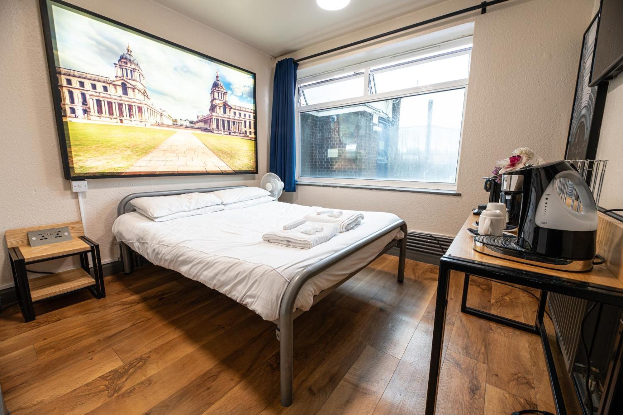 St Christopher's Shepherd's Bush Hostal *