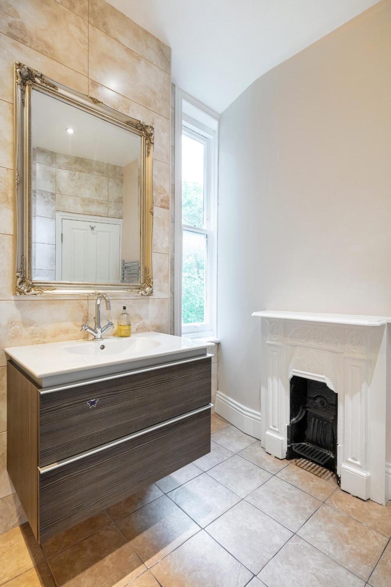 Apartment Stylish Hampstead Flat With Character And Charm