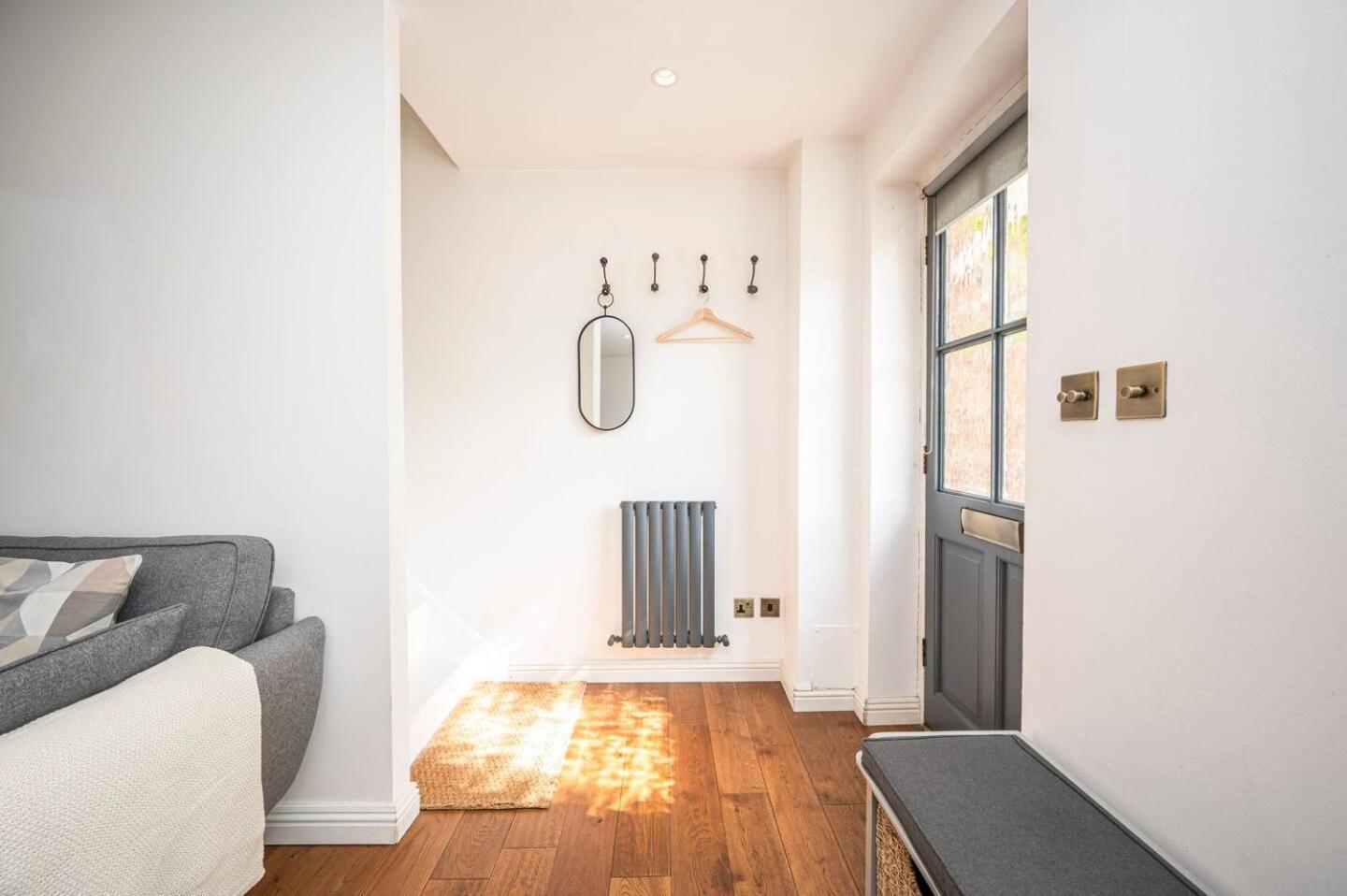 Holiday home Greenwich House 10 Mins To O2 - Free Parking Pass The Keys London