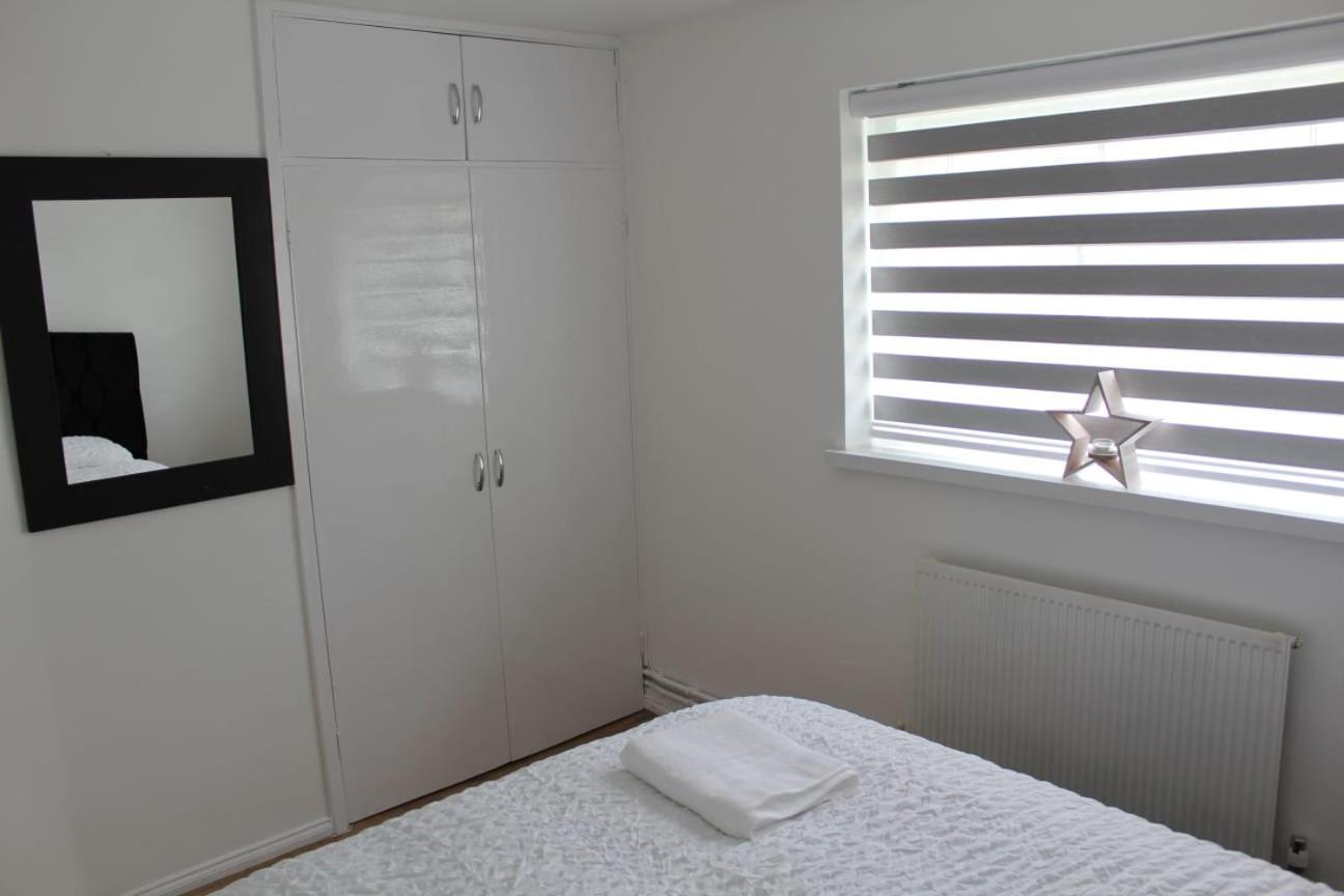 Apartment 2 Bedroom Entire Flat 2 Minutes From Underground *