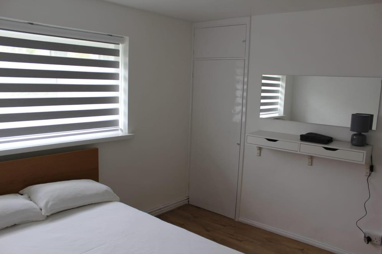 2 Bedroom Entire Flat 2 Minutes From Underground Apartment London
