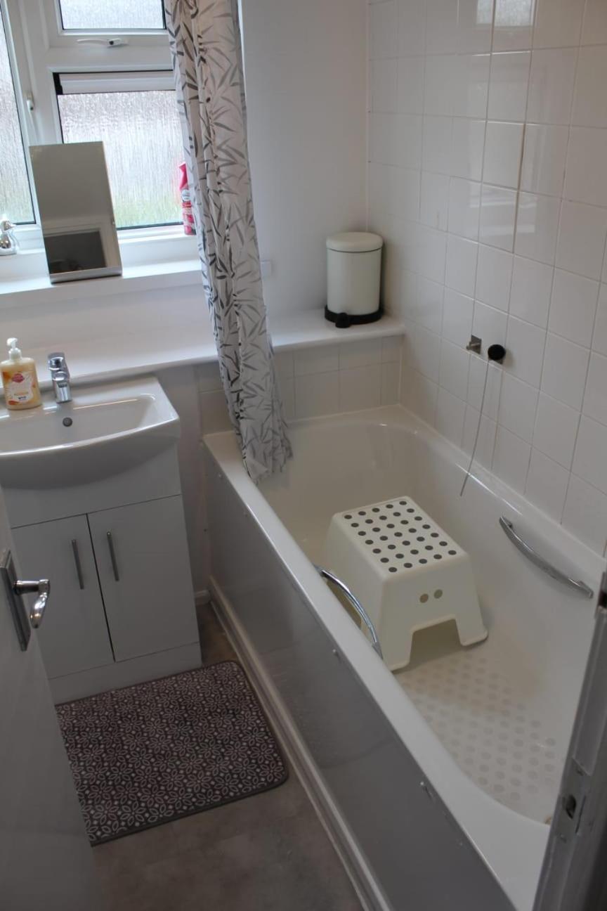 2 Bedroom Entire Flat 2 Minutes From Underground * London