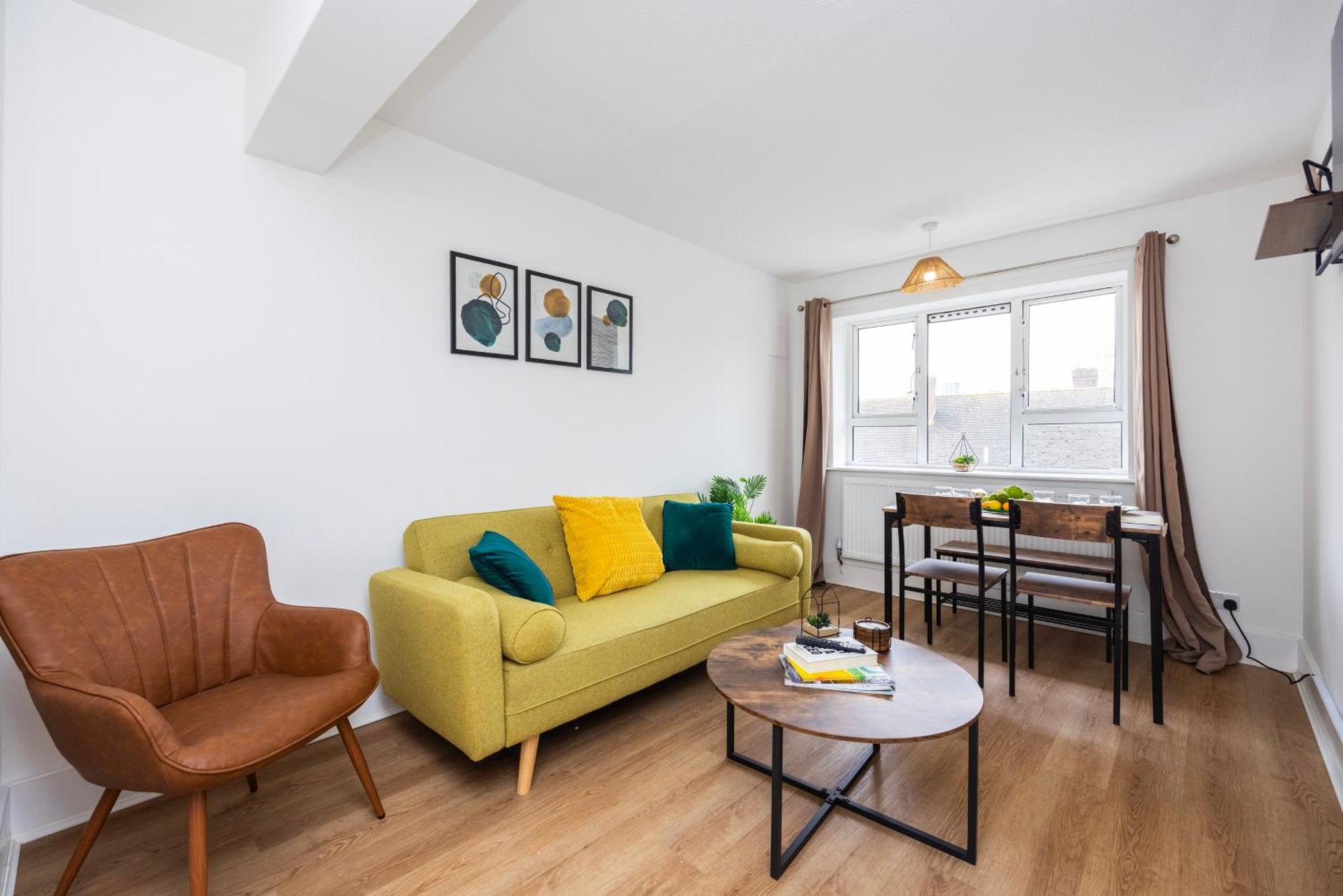 Excel O2 Stunning Large 3 Bedroom With Balcony Apartment