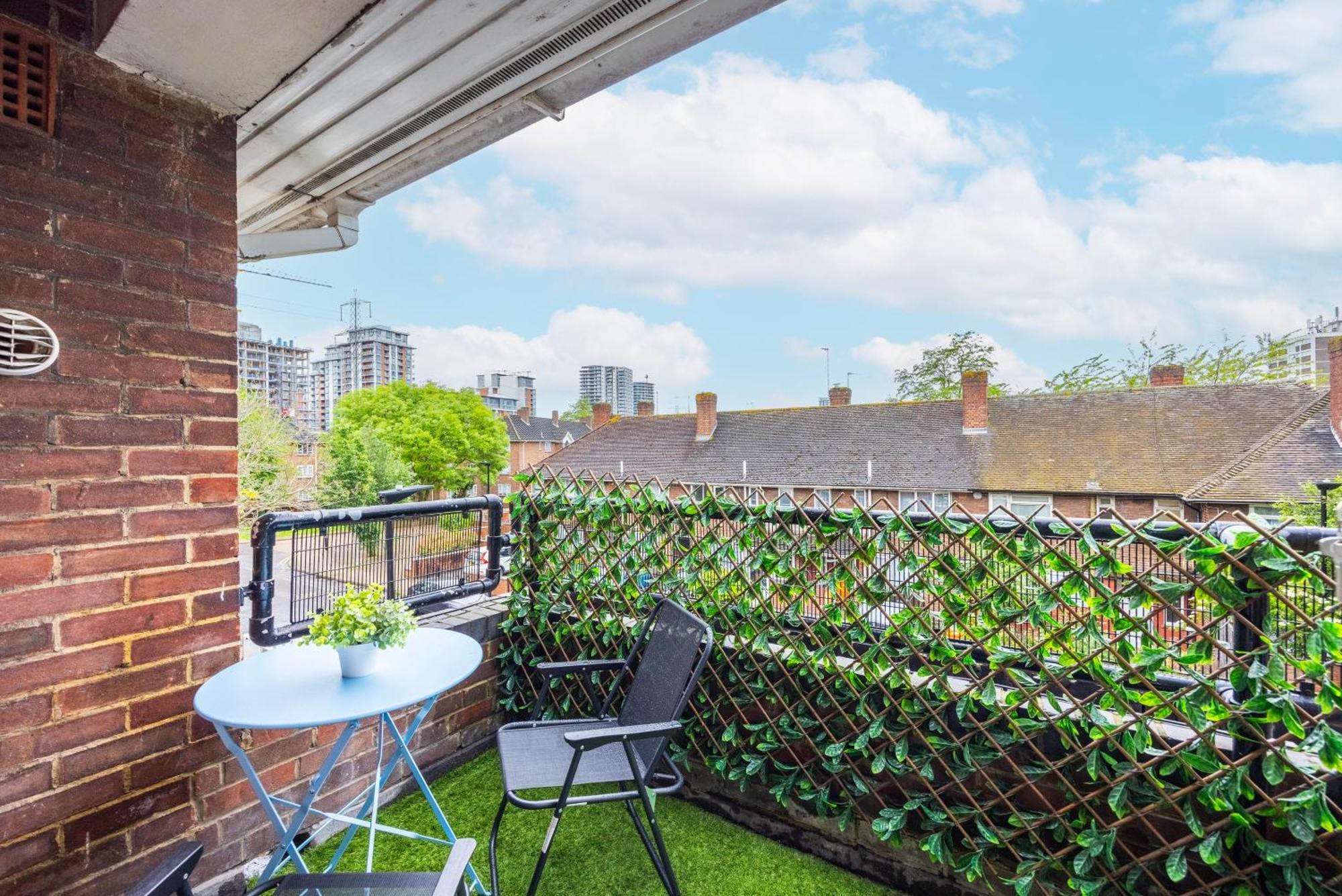 Apartment Excel O2 Stunning Large 3 Bedroom With Balcony