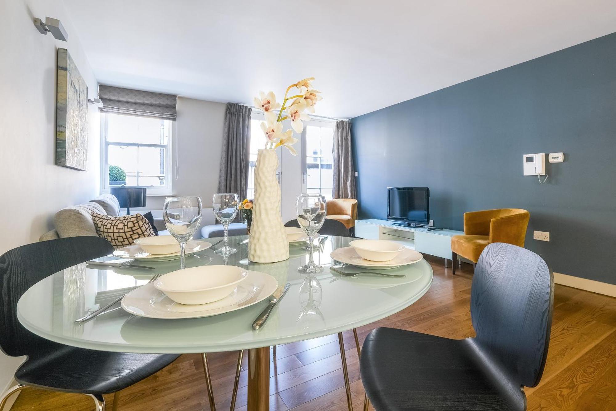 Servised On Artillery Lane 4* London