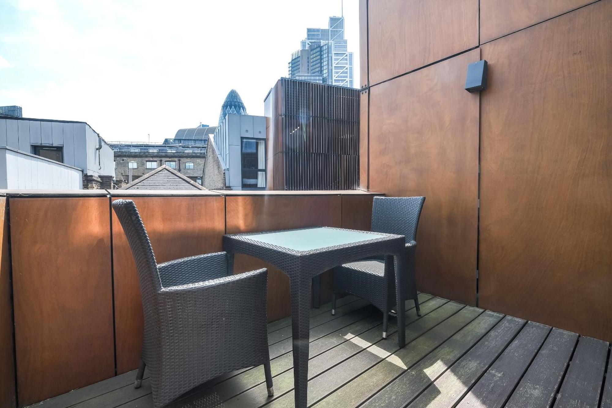Aparthotel Servised On Artillery Lane 4*
