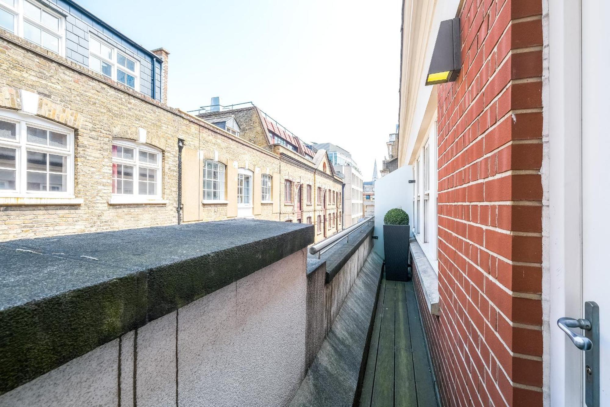Servised On Artillery Lane Aparthotel 4*