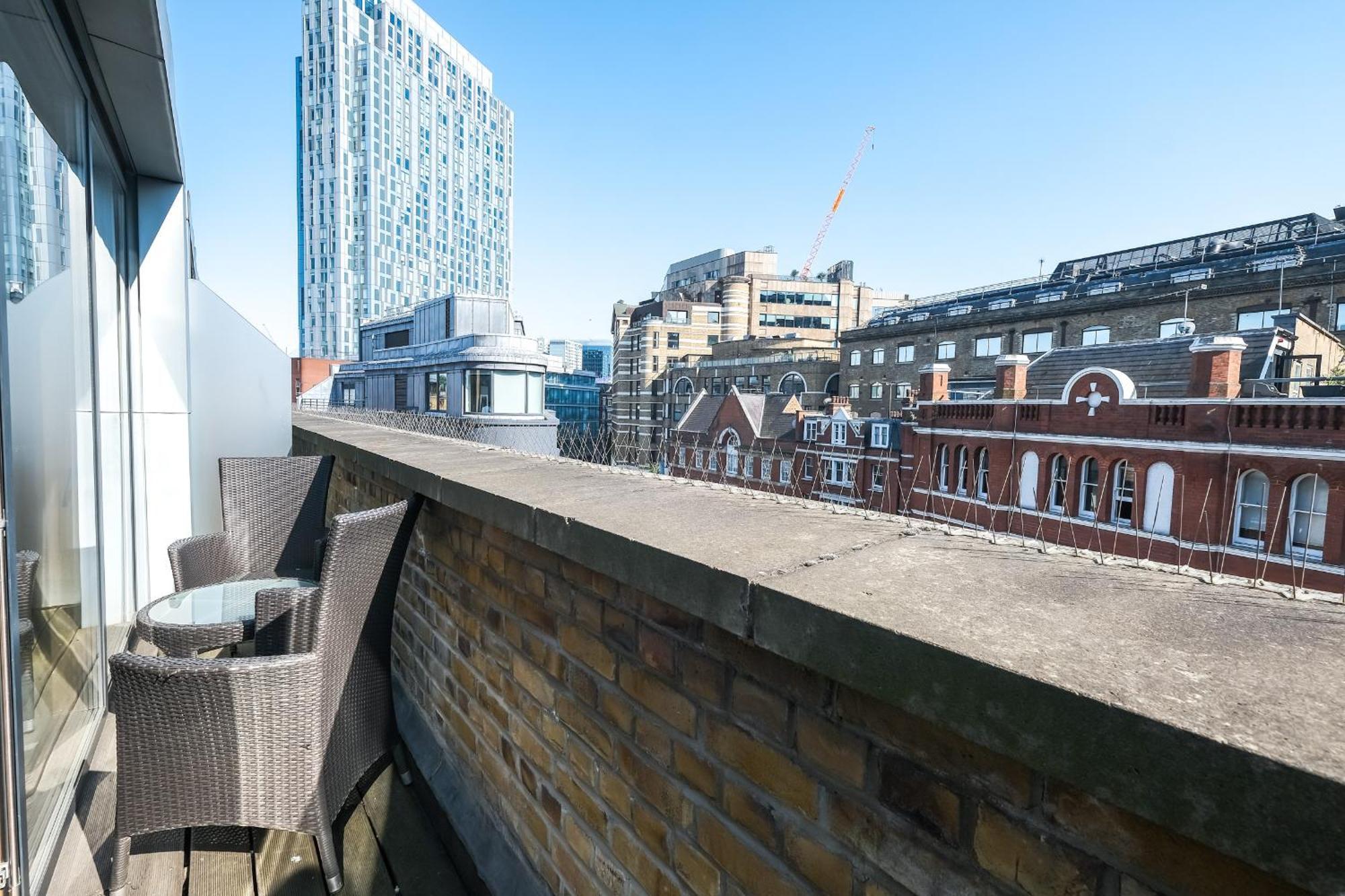 Aparthotel Servised On Artillery Lane 4*