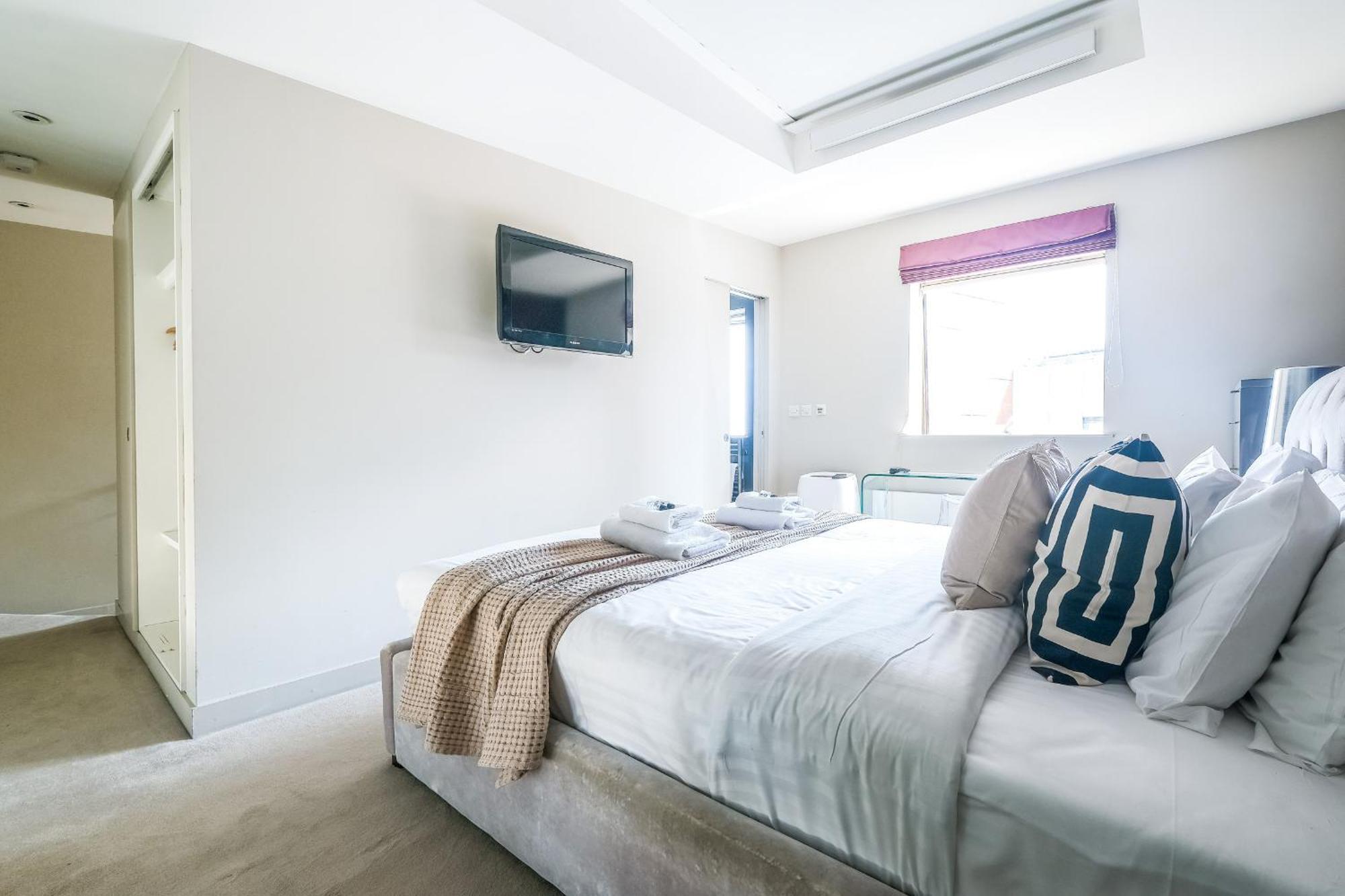 Servised On Artillery Lane Aparthotel 4*