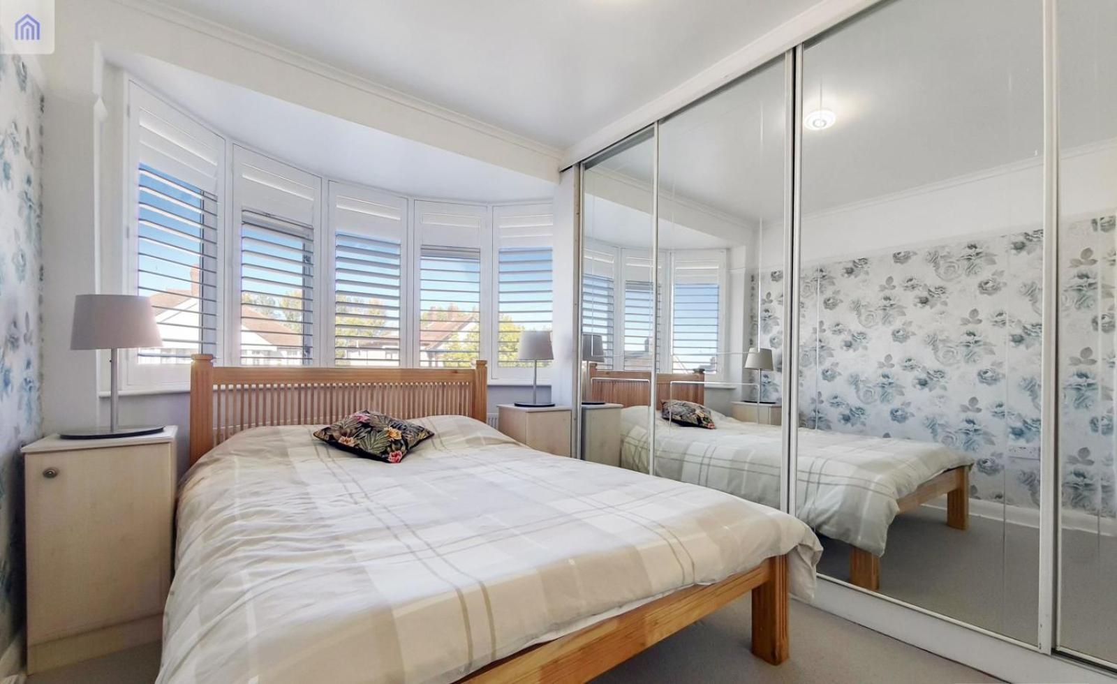 Eejs Charming 6 Bedroom - With Large Garden Hostel *