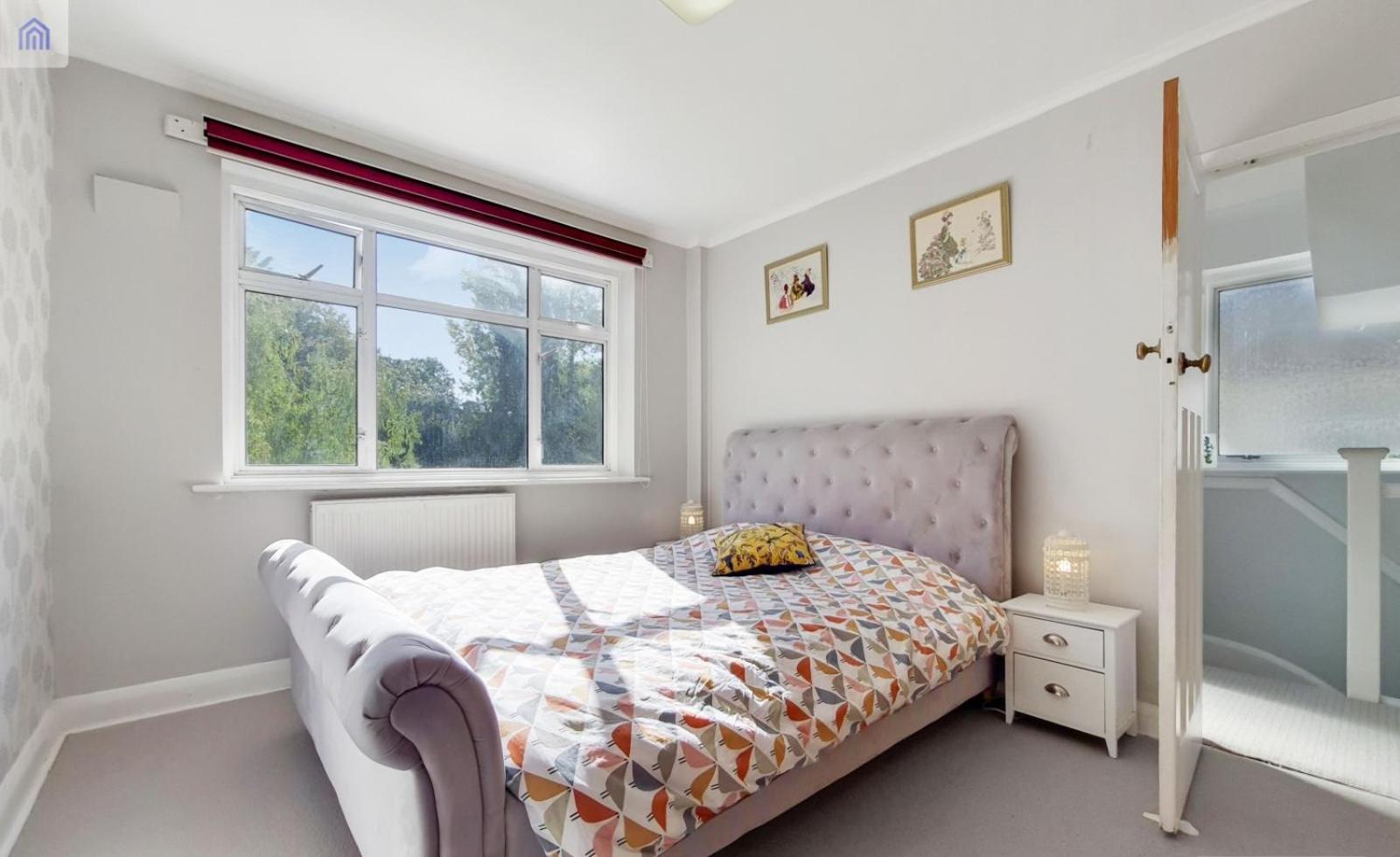 Eejs Charming 6 Bedroom - With Large Garden Hostel