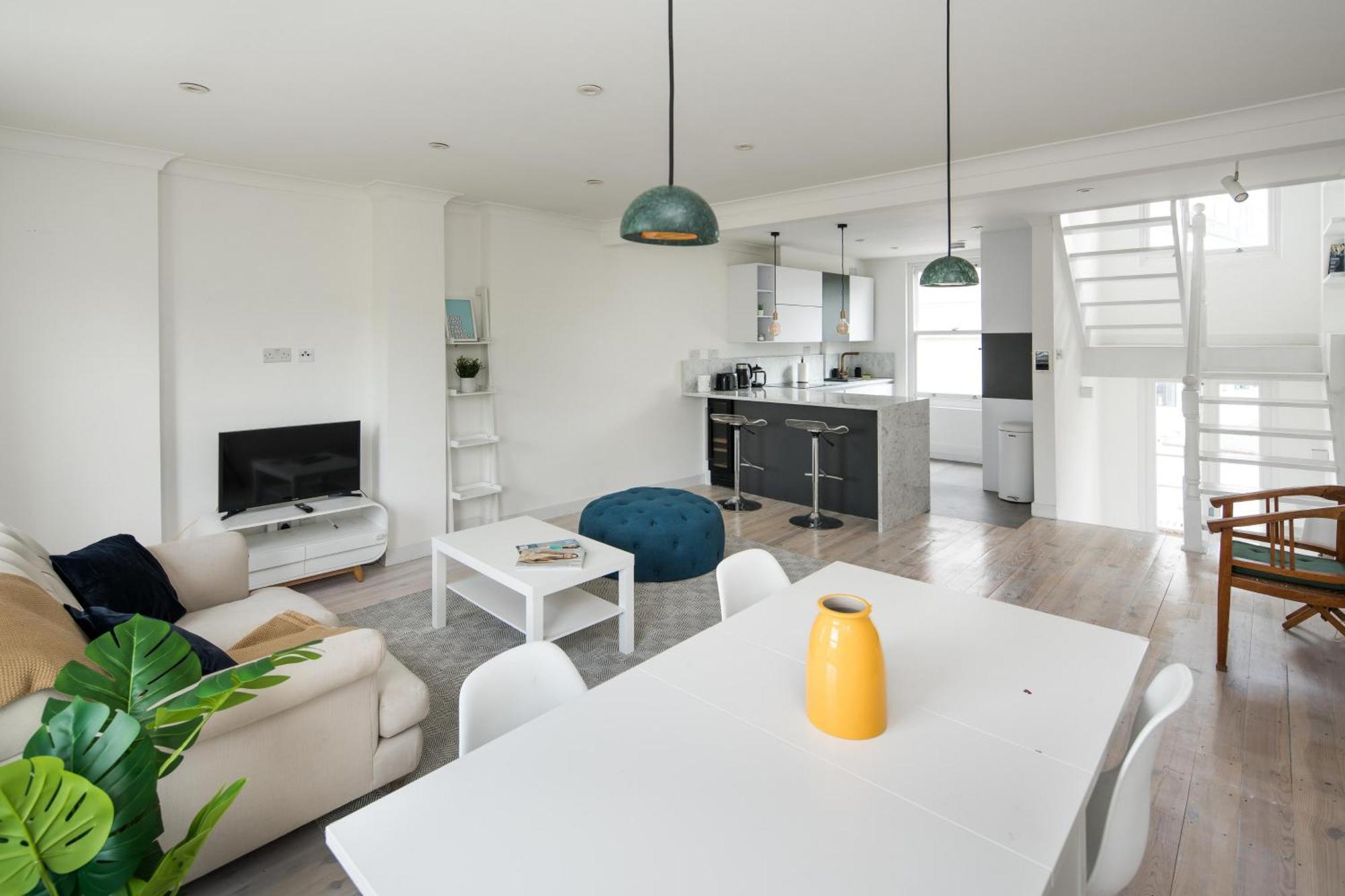 Elegant 2bd Flat Near Portobello Rd With Balcony Londen