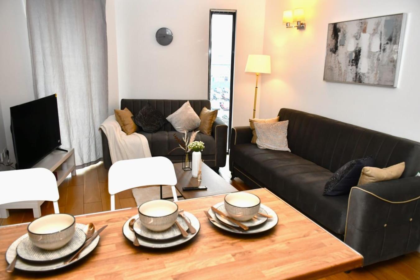 Sleeps 4 - Private Balcony - Wheelchair Accessible Apartment *