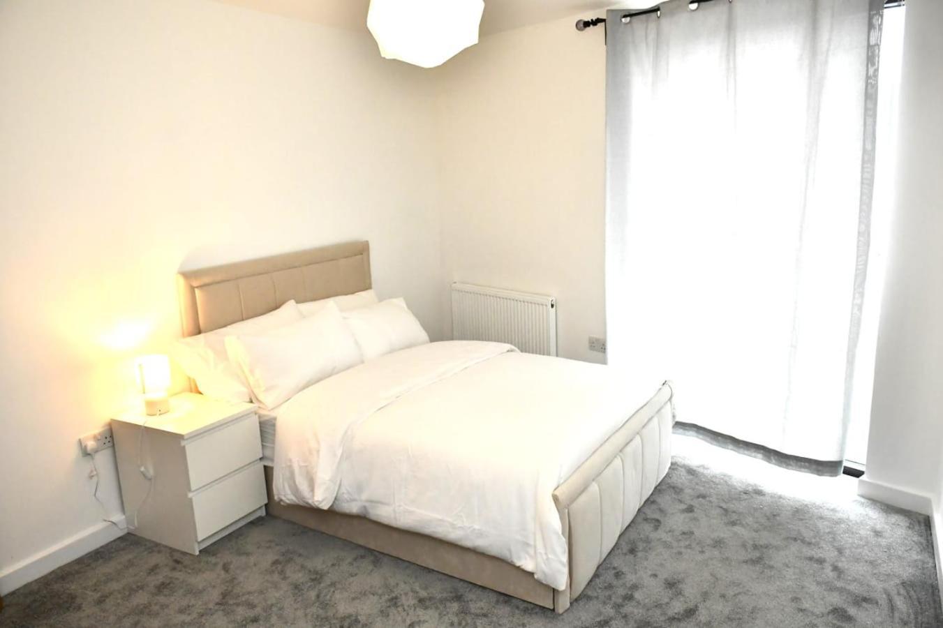 Apartment Sleeps 4 - Private Balcony - Wheelchair Accessible