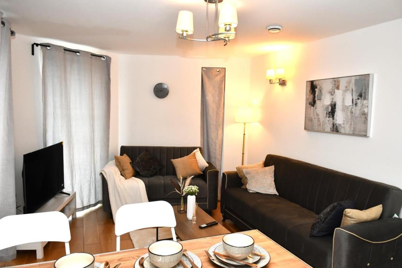 Apartment Sleeps 4 - Private Balcony - Wheelchair Accessible *