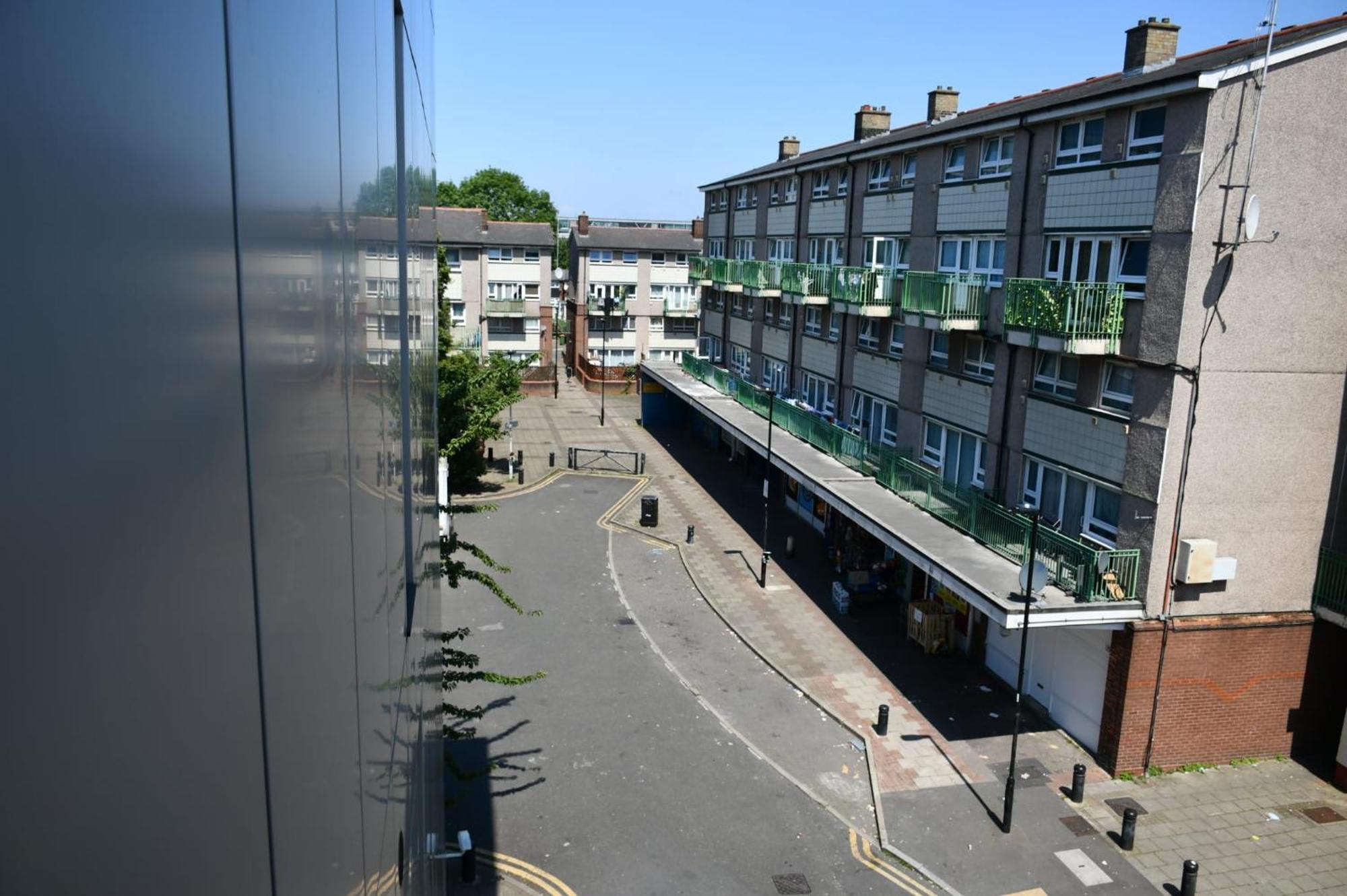 Sleeps 4 - Private Balcony - Wheelchair Accessible London