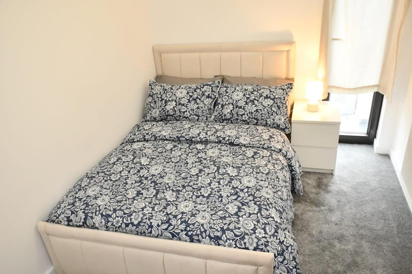 Apartment Sleeps 4 - Private Balcony - Wheelchair Accessible *