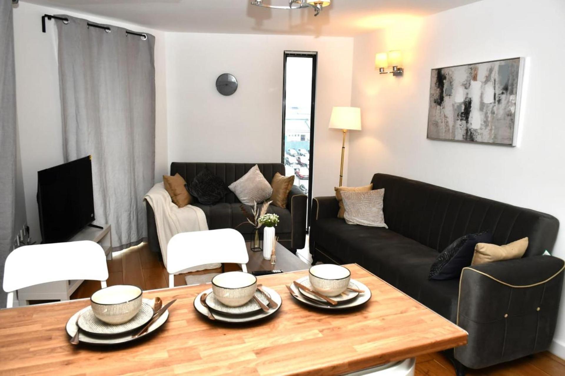 Apartment Sleeps 4 - Private Balcony - Wheelchair Accessible *