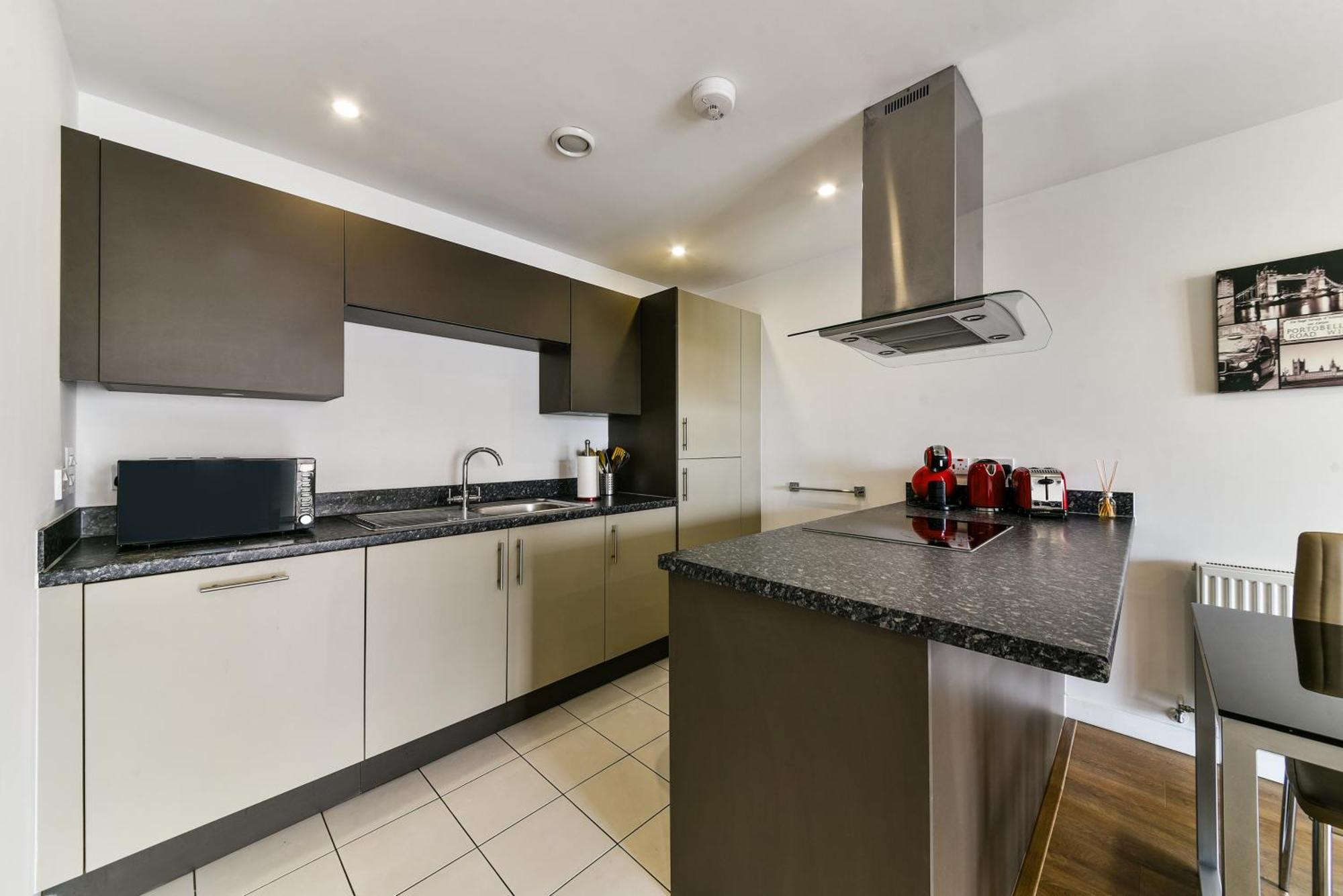 Incredible 2 Bed, 2 Bath Flat In Canary Wharf Apartment