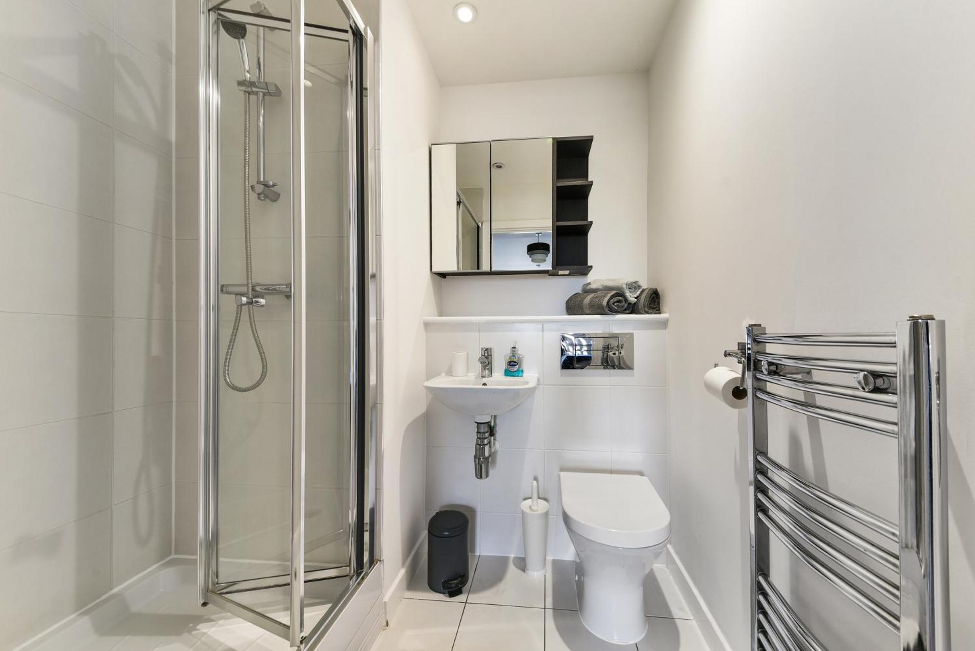 Incredible 2 Bed, 2 Bath Flat In Canary Wharf * London