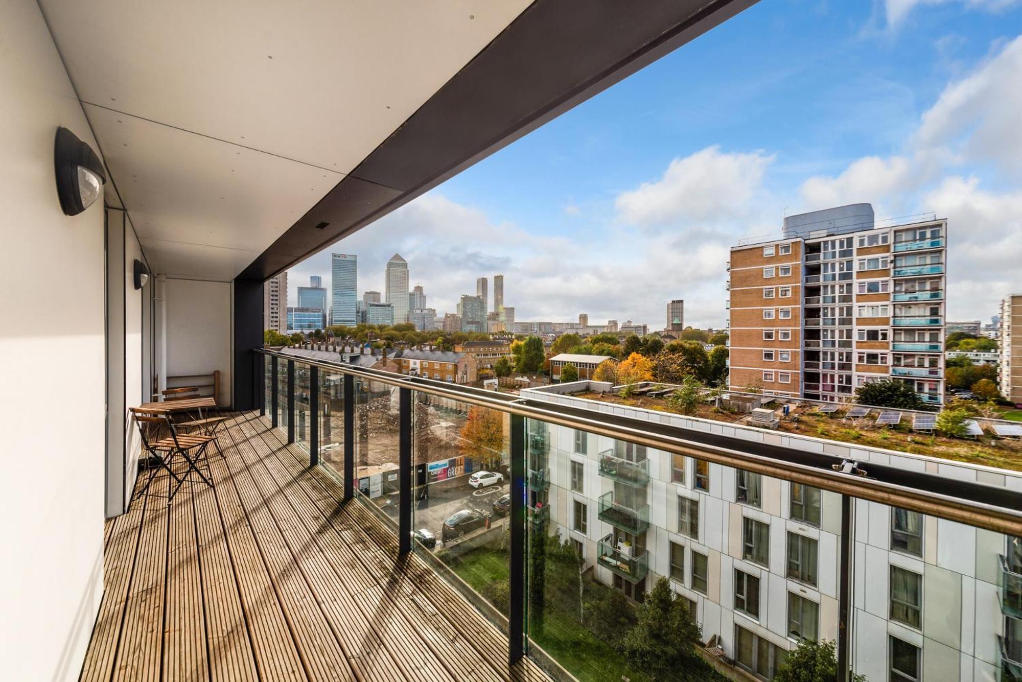 Incredible 2 Bed, 2 Bath Flat In Canary Wharf *