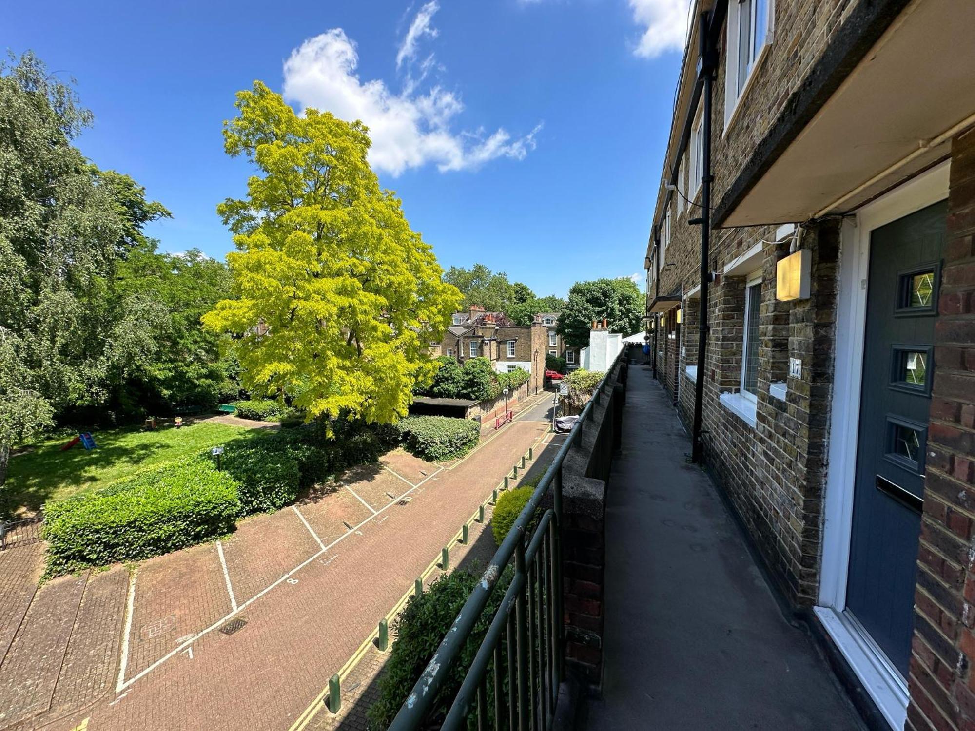 Appartement Charming 2-bedroom Flat With Private Balcony Near Islington Station, Canonbury Londen