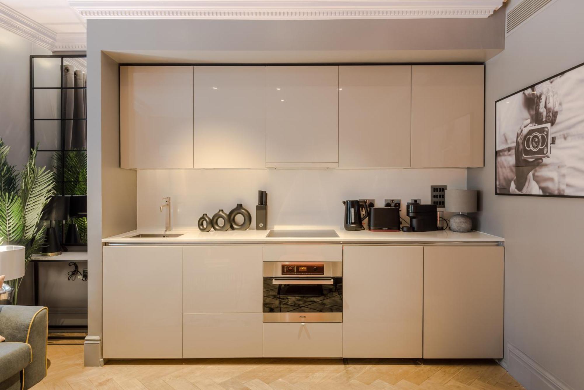 The Secret Chamber - Covent Garden By Frankie Says Appartement Londen